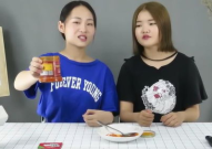 吃各地特产的小姐姐视频,各地特产美食小姐姐带你尝鲜